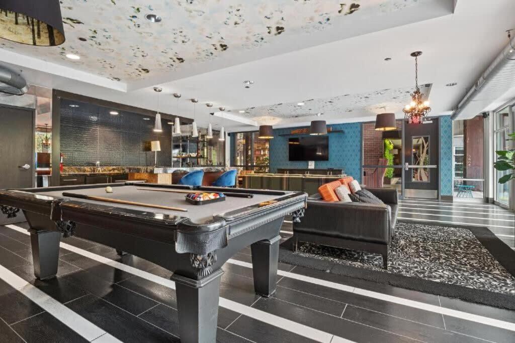 Apartamento Cozysuites 2br Mill District W Pool, Gym, Sauna #4