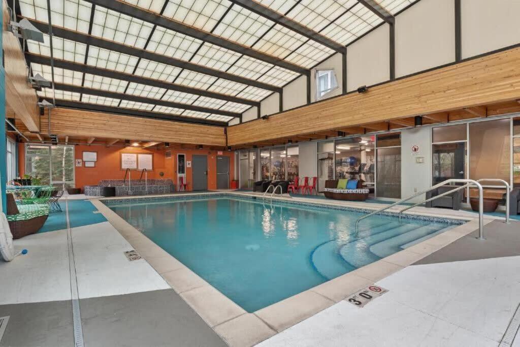 Apartamento Cozysuites 2br Mill District W Pool, Gym, Sauna #4